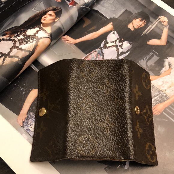 Louis Vuitton Monogram 4 Key Holder - Picture 7 of 11